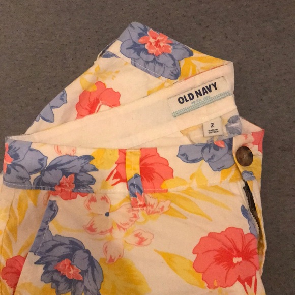 Old Navy Shorts - Picture 4 of 4